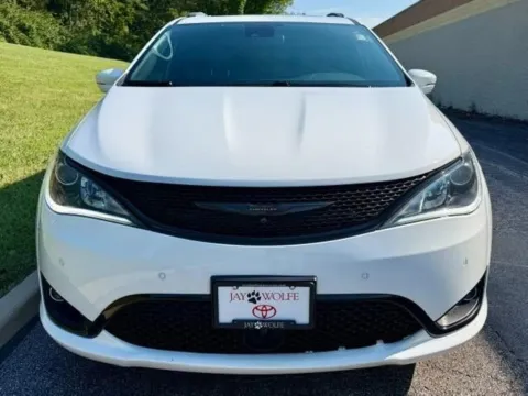 More photos of 2020 Chrysler Pacifica Limited at Jay Wolfe Toyota of West County, MO