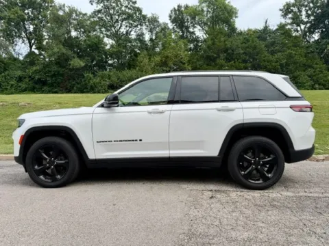 Another view of 2023 Jeep Grand Cherokee Altitude X for sale in Ballwin, MO at Jay Wolfe Toyota of West County