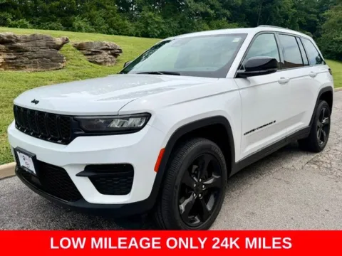 White 2023 Jeep Grand Cherokee Altitude X for sale in Ballwin, MO