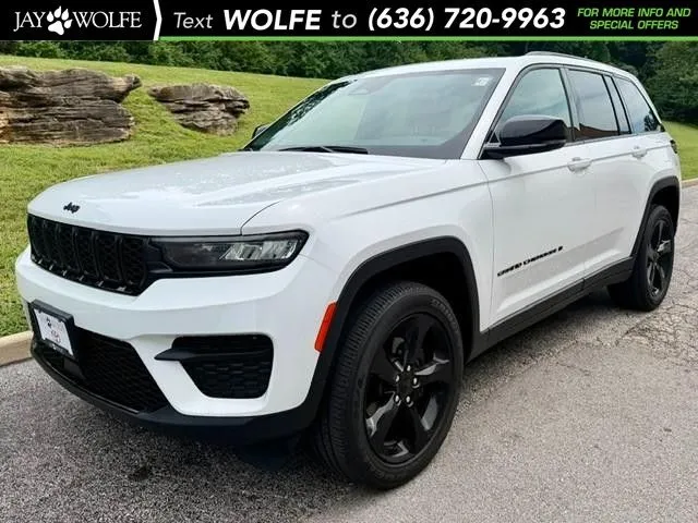 White 2023 Jeep Grand Cherokee Altitude X for sale in Ballwin, MO