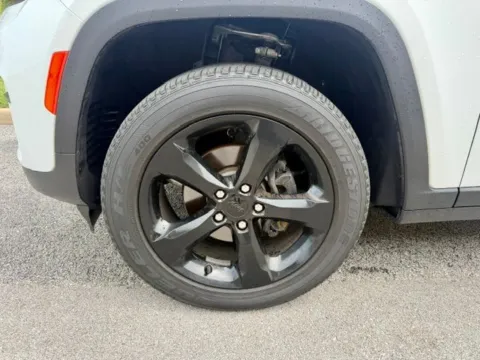 More photos of 2023 Jeep Grand Cherokee Altitude X at Jay Wolfe Toyota of West County, MO