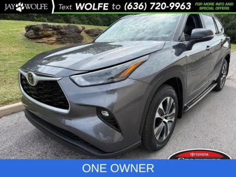 Gray 2023 Toyota Highlander XLE for sale in Ballwin, MO