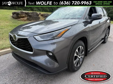 Gray 2023 Toyota Highlander XLE for sale in Ballwin, MO