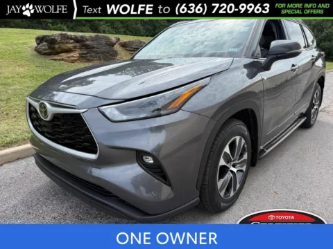 Gray 2023 Toyota Highlander XLE for sale in Ballwin, MO