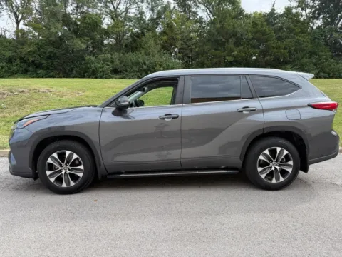 Photos of 2023 Toyota Highlander XLE for sale in Ballwin, MO at Jay Wolfe Toyota of West County