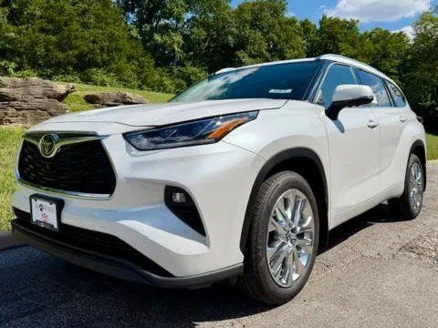 Unknown 2026 Toyota Highlander Limited for sale in Ballwin, MO