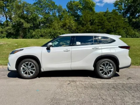 More photos of 2026 Toyota Highlander Limited at Jay Wolfe Toyota of West County, MO