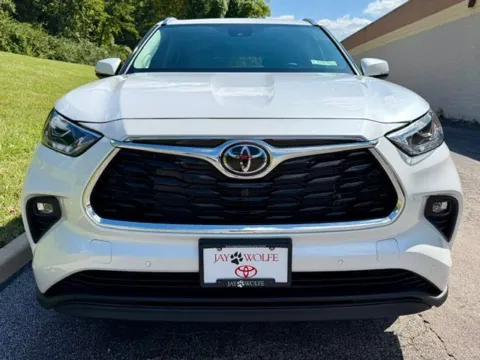 Another view of 2026 Toyota Highlander Limited for sale in Ballwin, MO at Jay Wolfe Toyota of West County
