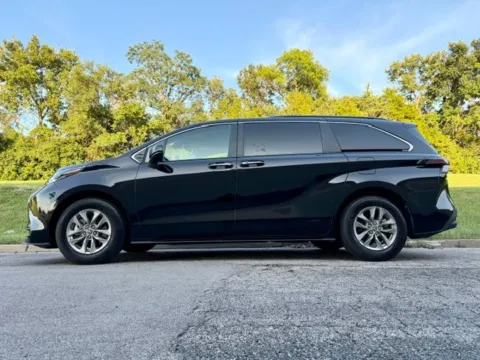 More photos of 2026 Toyota Sienna XLE at Jay Wolfe Toyota of West County, MO