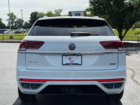 More photos of 2022 Volkswagen Atlas Cross Sport 3.6L V6 SEL Premium R-Line at Jay Wolfe Toyota of West County, MO