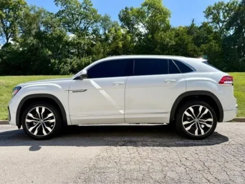 More photos of 2022 Volkswagen Atlas Cross Sport 3.6L V6 SEL Premium R-Line at Jay Wolfe Toyota of West County, MO