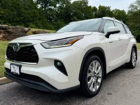 Photos of 2021 Toyota Highlander Hybrid Limited for sale in Ballwin, MO at Jay Wolfe Toyota of West County