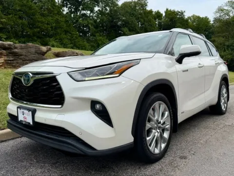 Photos of 2021 Toyota Highlander Hybrid Limited for sale in Ballwin, MO at Jay Wolfe Toyota of West County