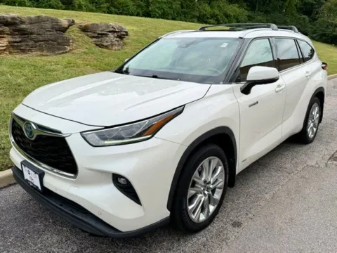 White 2021 Toyota Highlander Hybrid Limited for sale in Ballwin, MO