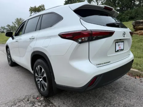Another view of 2025 Toyota Highlander XLE for sale in Ballwin, MO at Jay Wolfe Toyota of West County