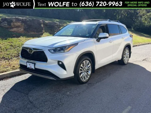 Unknown 2024 Toyota Highlander Platinum for sale in Ballwin, MO