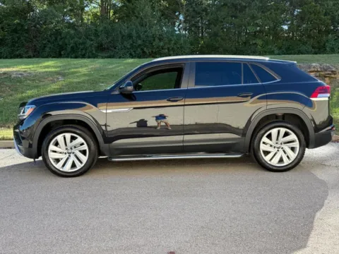 Photos of 2023 Volkswagen Atlas Cross Sport 2.0T SE w/Technology for sale in Ballwin, MO at Jay Wolfe Toyota of West County
