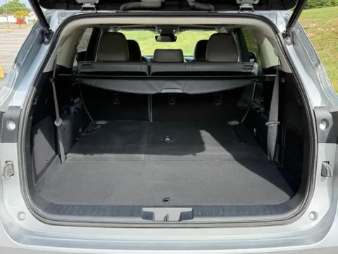 More photos of 2022 Toyota Highlander Limited at Jay Wolfe Toyota of West County, MO
