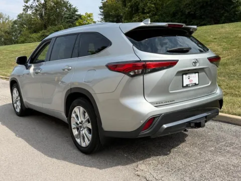 Another view of 2022 Toyota Highlander Limited for sale in Ballwin, MO at Jay Wolfe Toyota of West County