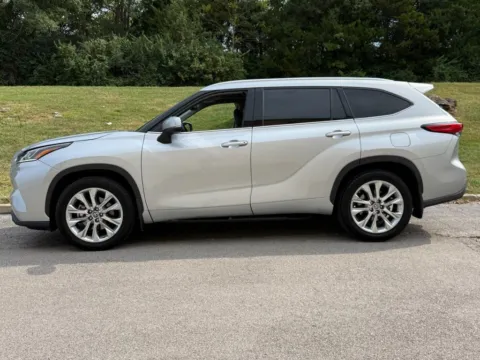 Photos of 2022 Toyota Highlander Limited for sale in Ballwin, MO at Jay Wolfe Toyota of West County