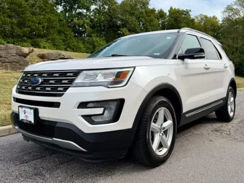 White 2017 Ford Explorer XLT for sale in Ballwin, MO