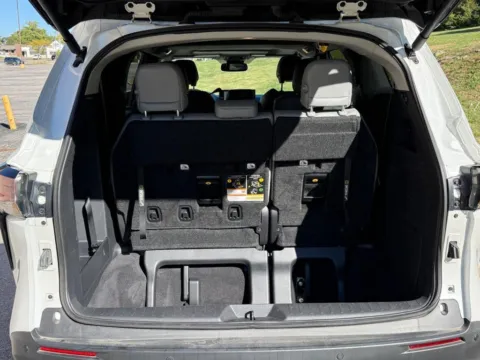 More photos of 2025 Toyota Sienna XLE at Jay Wolfe Toyota of West County, MO
