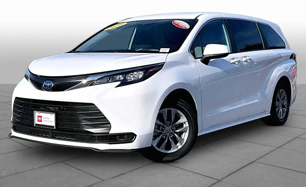 2025 Toyota Sienna XLE for sale in Ballwin, MO