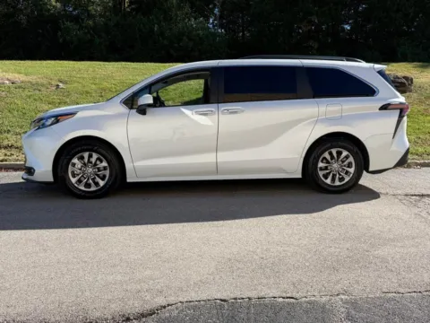 Photos of 2025 Toyota Sienna XLE for sale in Ballwin, MO at Jay Wolfe Toyota of West County