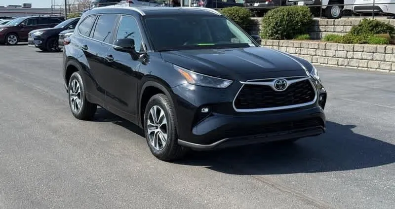2023 Toyota Highlander XLE for sale in Ballwin, MO