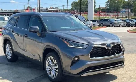 Gray 2023 Toyota Highlander Hybrid Platinum for sale in Ballwin, MO