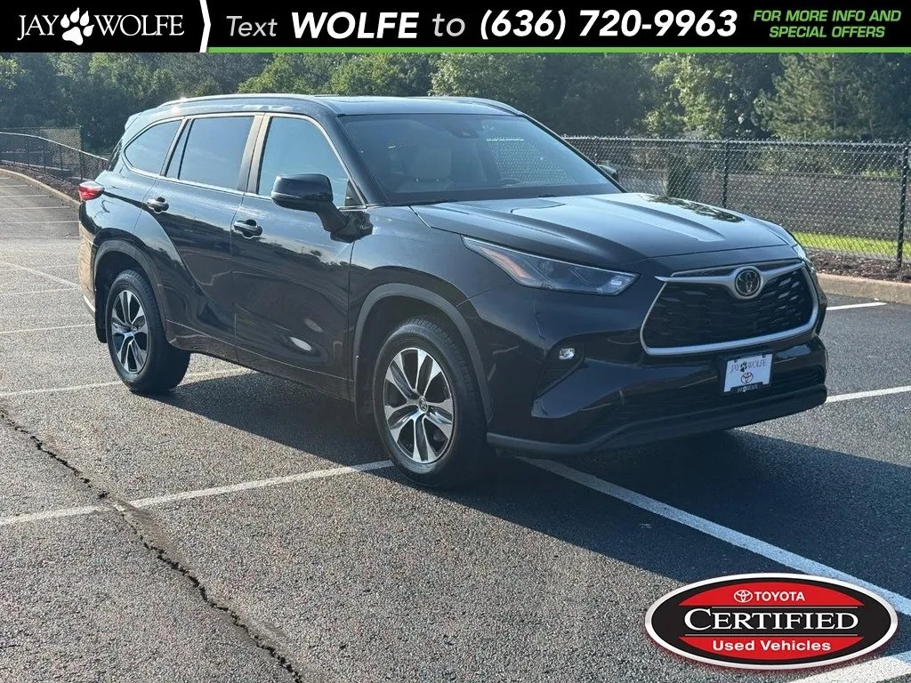 Black 2023 Toyota Highlander XLE for sale in Ballwin, MO