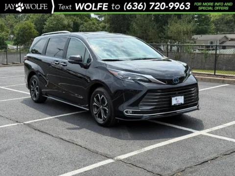Black 2025 Toyota Sienna Platinum for sale in Ballwin, MO