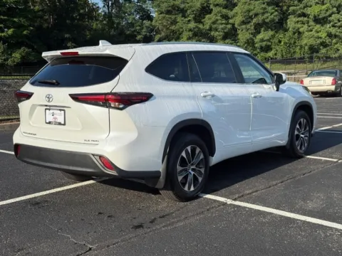 Another view of 2025 Toyota Highlander XLE for sale in Ballwin, MO at Jay Wolfe Toyota of West County
