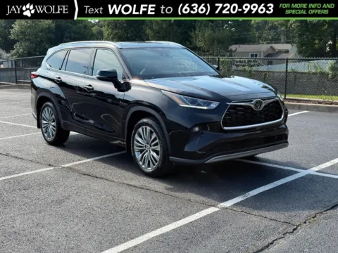 Black 2022 Toyota Highlander Platinum for sale in Ballwin, MO