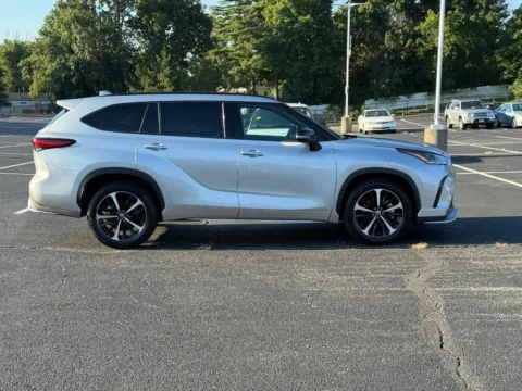 Photos of 2022 Toyota Highlander XSE for sale in Ballwin, MO at Jay Wolfe Toyota of West County