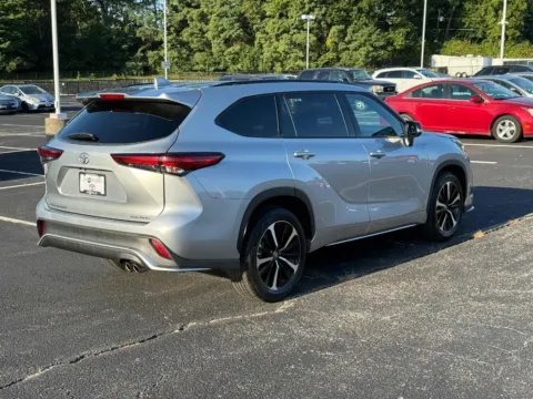 Another view of 2022 Toyota Highlander XSE for sale in Ballwin, MO at Jay Wolfe Toyota of West County