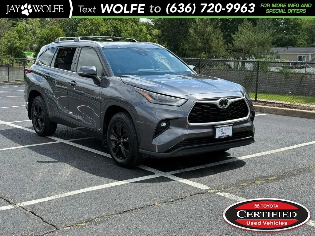 Used 2022 Toyota Highlander XLE with VIN 5TDHZRBHXNS251354 for sale in Kansas City
