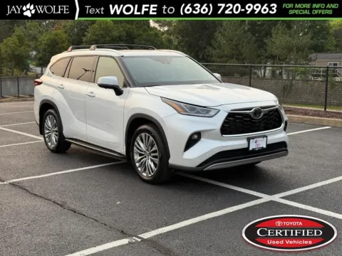 White 2024 Toyota Highlander Platinum for sale in Ballwin, MO