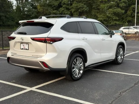 Another view of 2024 Toyota Highlander Platinum for sale in Ballwin, MO at Jay Wolfe Toyota of West County
