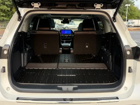 More photos of 2024 Toyota Highlander Platinum at Jay Wolfe Toyota of West County, MO