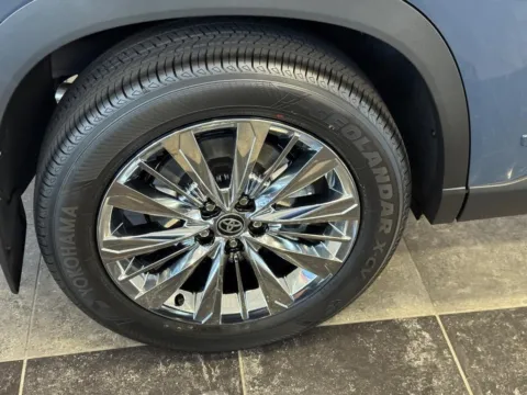 More photos of 2025 Toyota Grand Highlander Platinum at Jay Wolfe Toyota of West County, MO