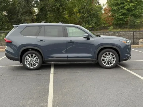 Photos of 2025 Toyota Grand Highlander Platinum for sale in Ballwin, MO at Jay Wolfe Toyota of West County