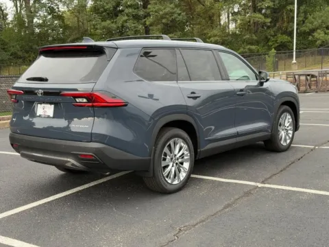 Another view of 2025 Toyota Grand Highlander Platinum for sale in Ballwin, MO at Jay Wolfe Toyota of West County