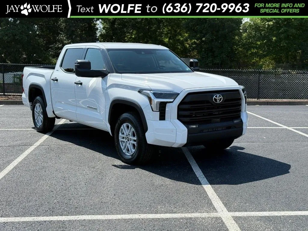 White 2022 Toyota Tundra SR5 for sale in Ballwin, MO