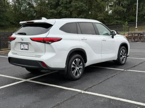 Another view of 2023 Toyota Highlander XLE for sale in Ballwin, MO at Jay Wolfe Toyota of West County