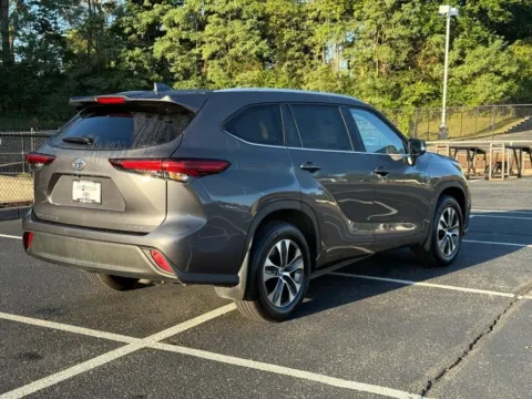 Another view of 2025 Toyota Highlander XLE for sale in Ballwin, MO at Jay Wolfe Toyota of West County