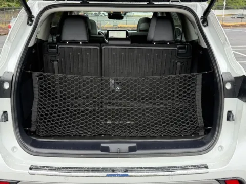 More photos of 2024 Toyota Highlander Hybrid Platinum at Jay Wolfe Toyota of West County, MO