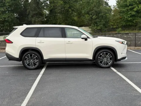 Photos of 2024 Toyota Grand Highlander Hybrid MAX Platinum for sale in Ballwin, MO at Jay Wolfe Toyota of West County