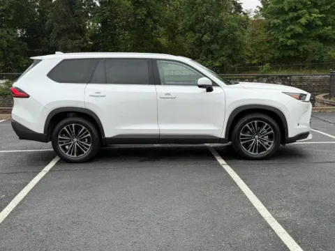 Photos of 2024 Toyota Grand Highlander Hybrid MAX Platinum for sale in Ballwin, MO at Jay Wolfe Toyota of West County