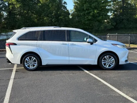 Photos of 2024 Toyota Sienna Limited for sale in Ballwin, MO at Jay Wolfe Toyota of West County
